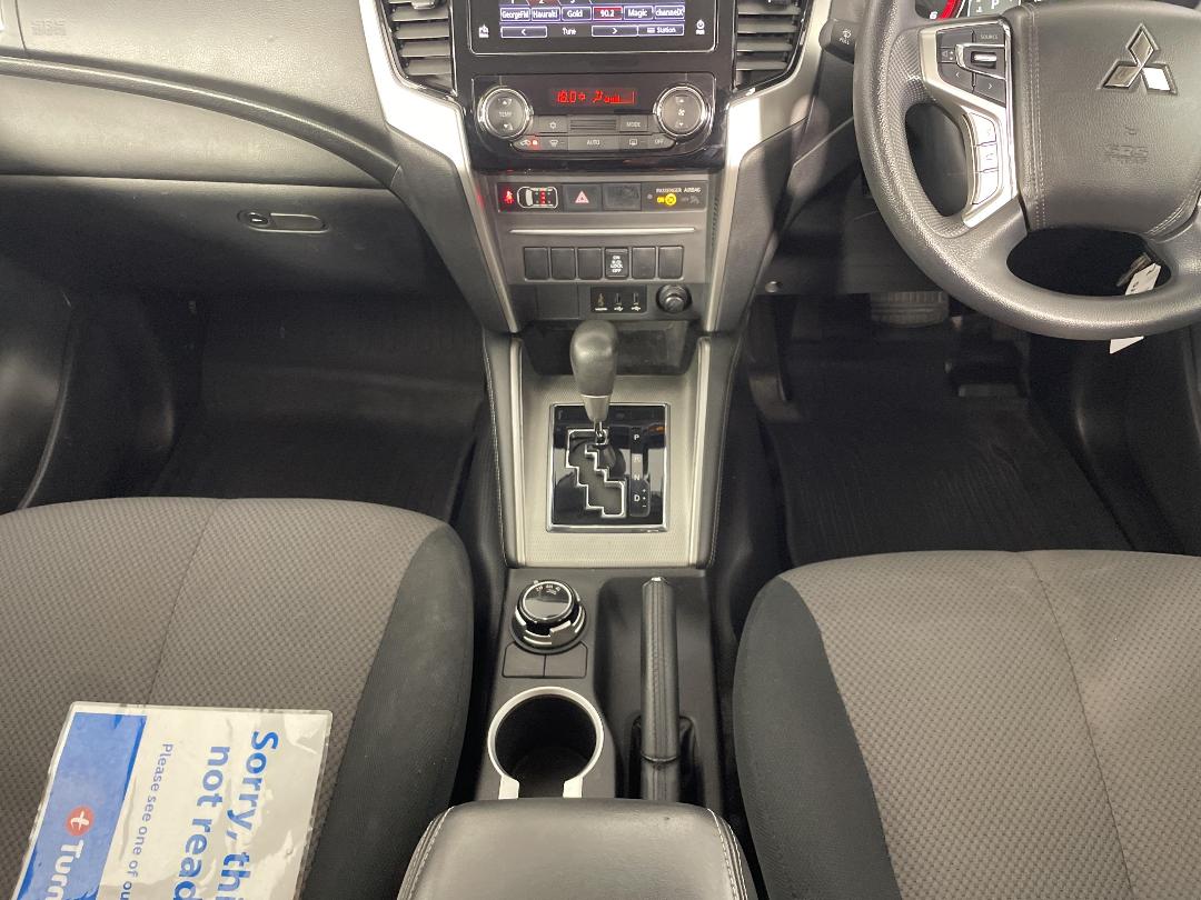 Photo '18' of Mitsubishi Triton