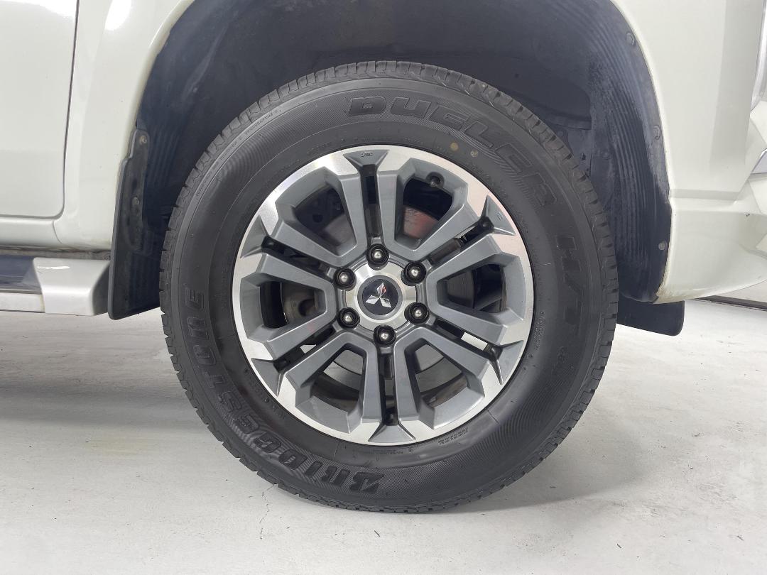 Photo '9' of Mitsubishi Triton