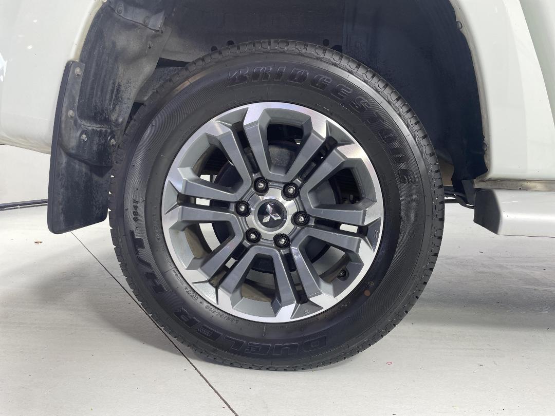 Photo '12' of Mitsubishi Triton