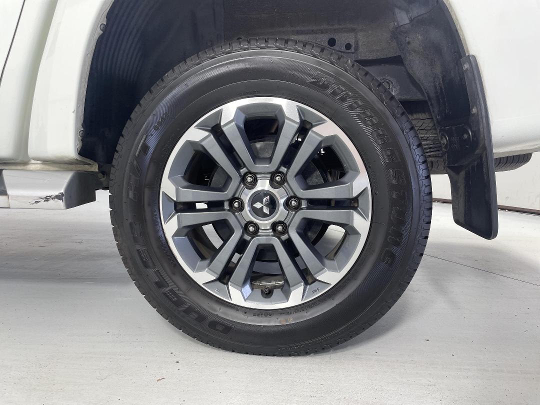 Photo '11' of Mitsubishi Triton