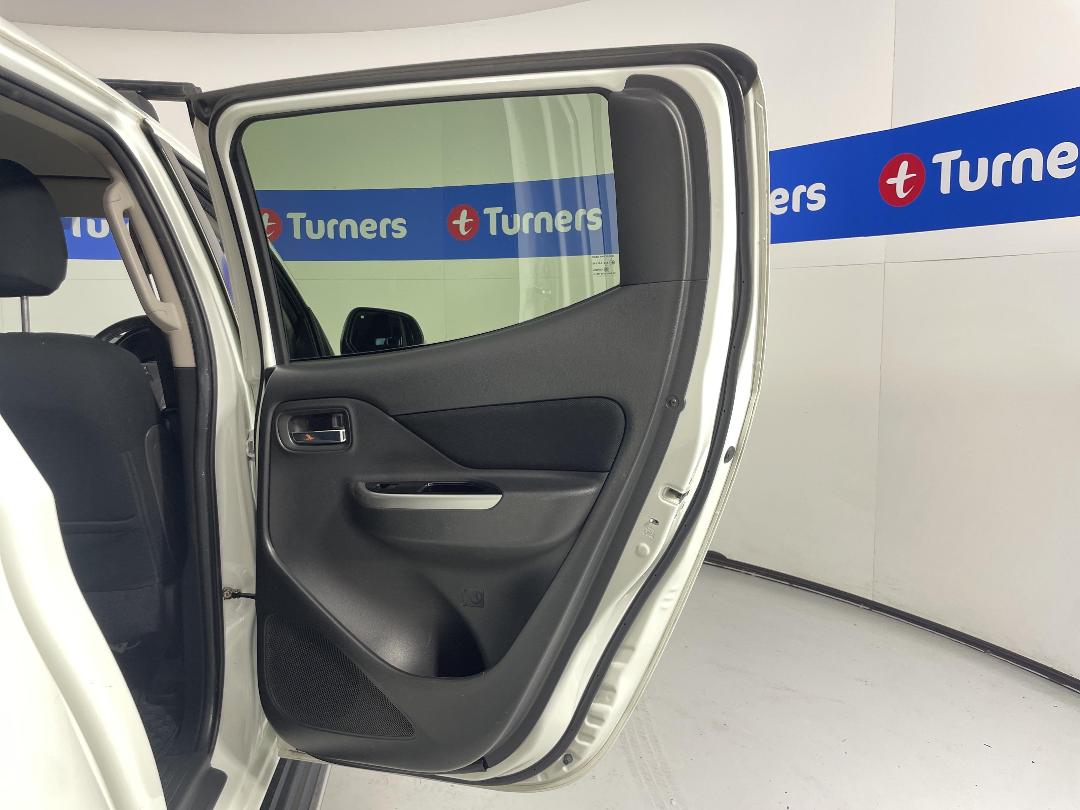 Photo '19' of Mitsubishi Triton