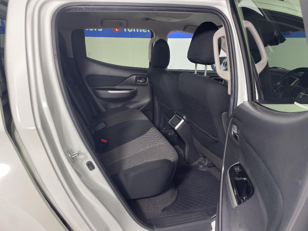 Photo '20' of Mitsubishi Triton