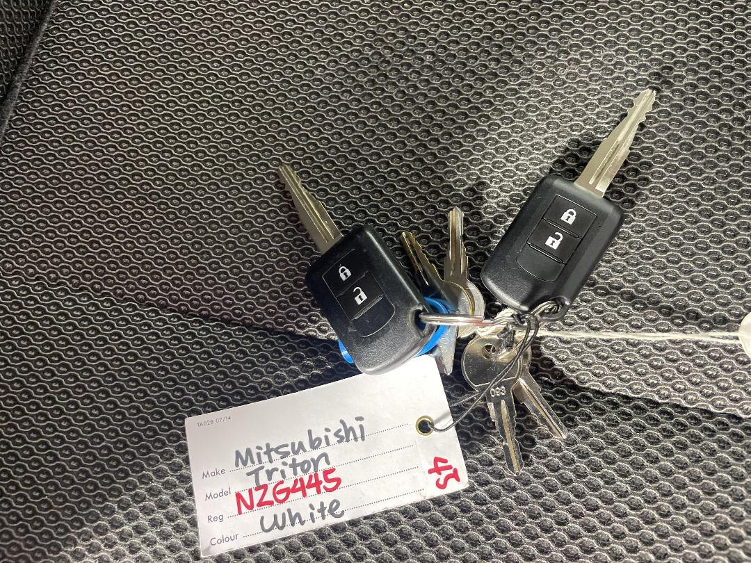 Photo '22' of Mitsubishi Triton