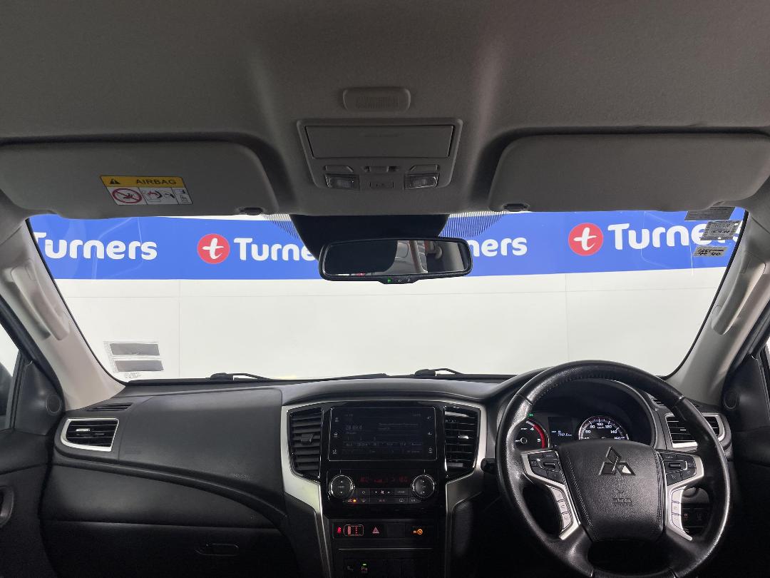 Photo '17' of Mitsubishi Triton