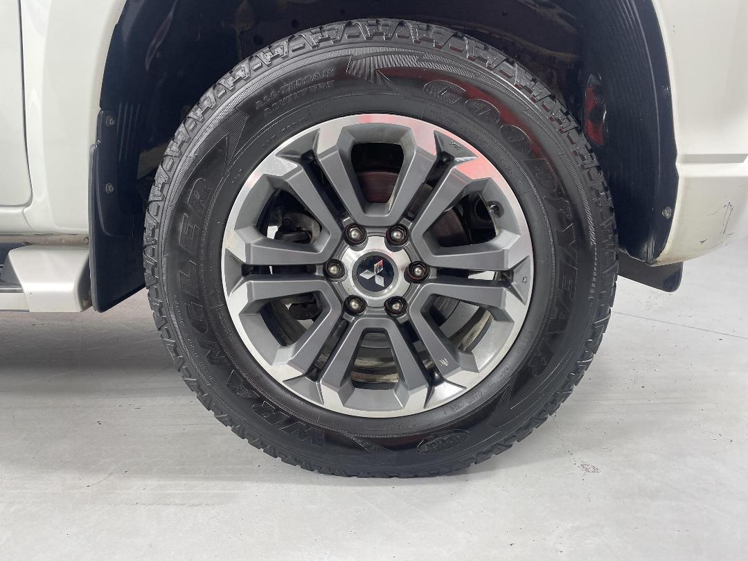 Photo '9' of Mitsubishi Triton