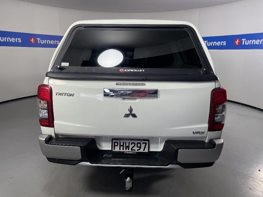 Photo '6' of Mitsubishi Triton