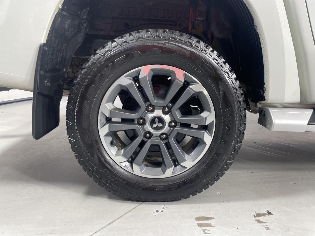 Photo '12' of Mitsubishi Triton