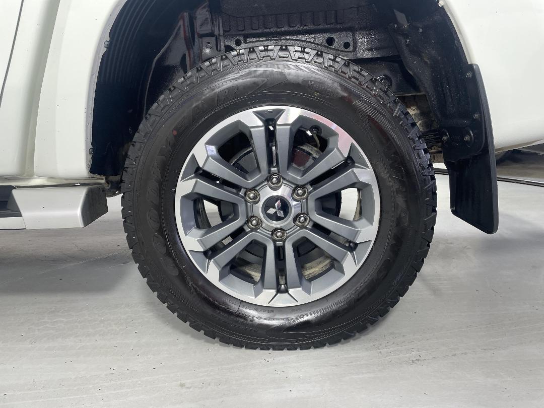 Photo '11' of Mitsubishi Triton