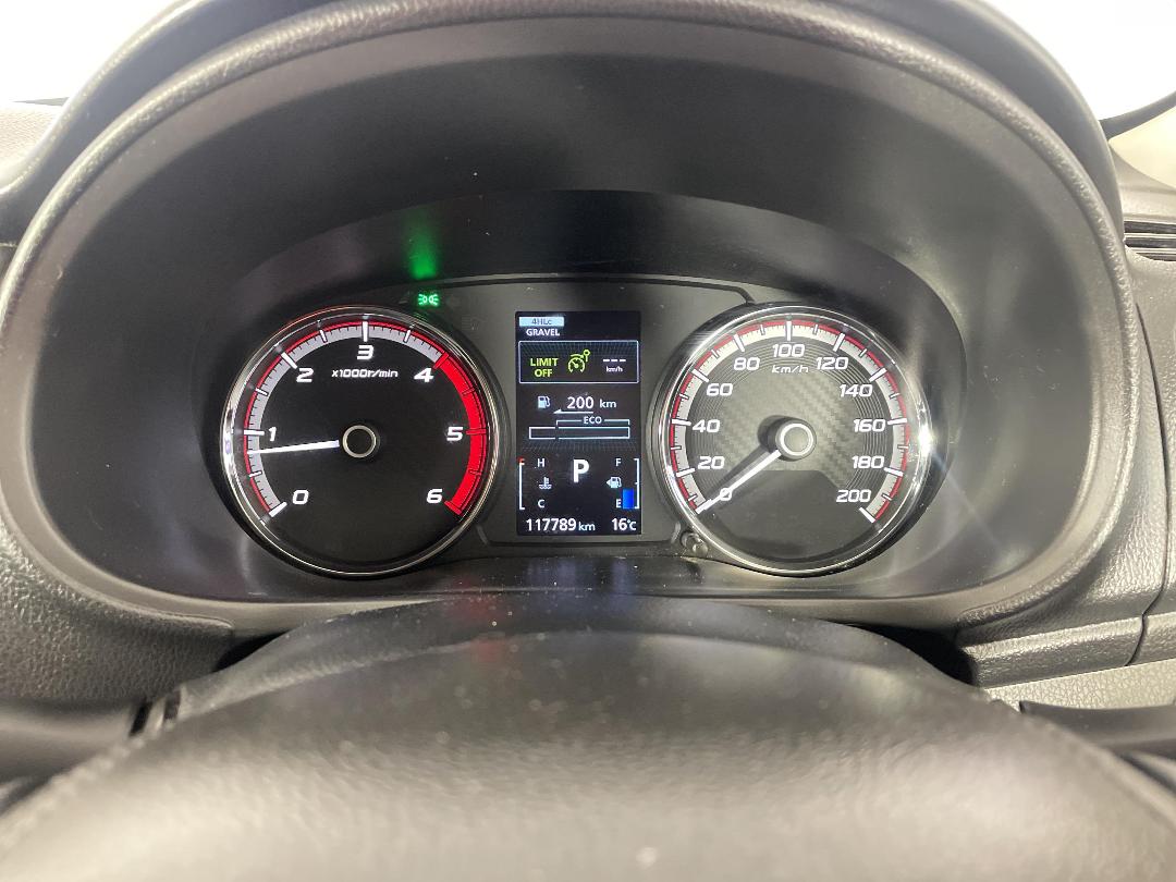 Photo '21' of Mitsubishi Triton