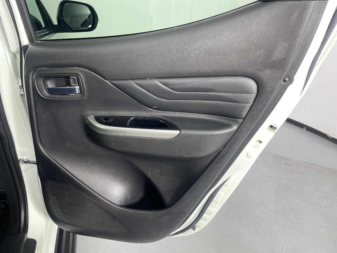 Photo '19' of Mitsubishi Triton