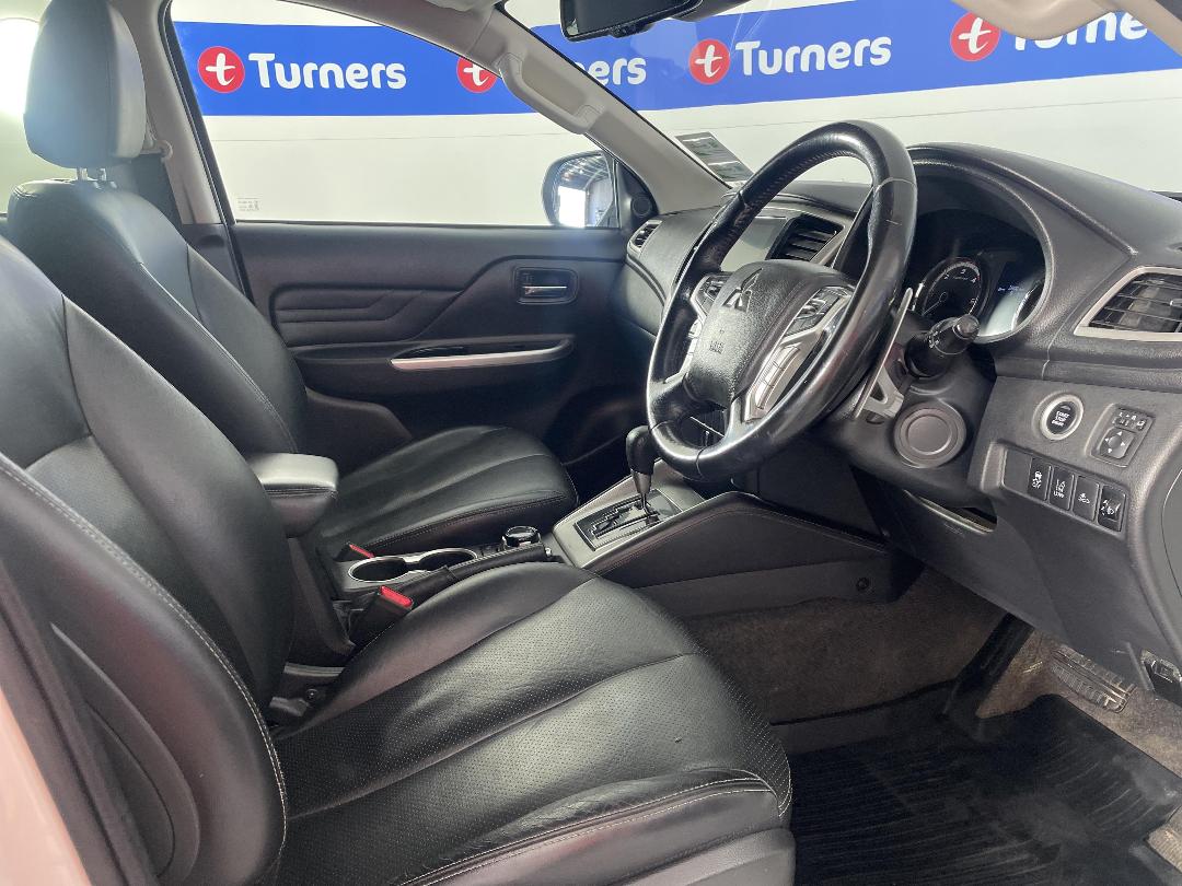 Photo '16' of Mitsubishi Triton