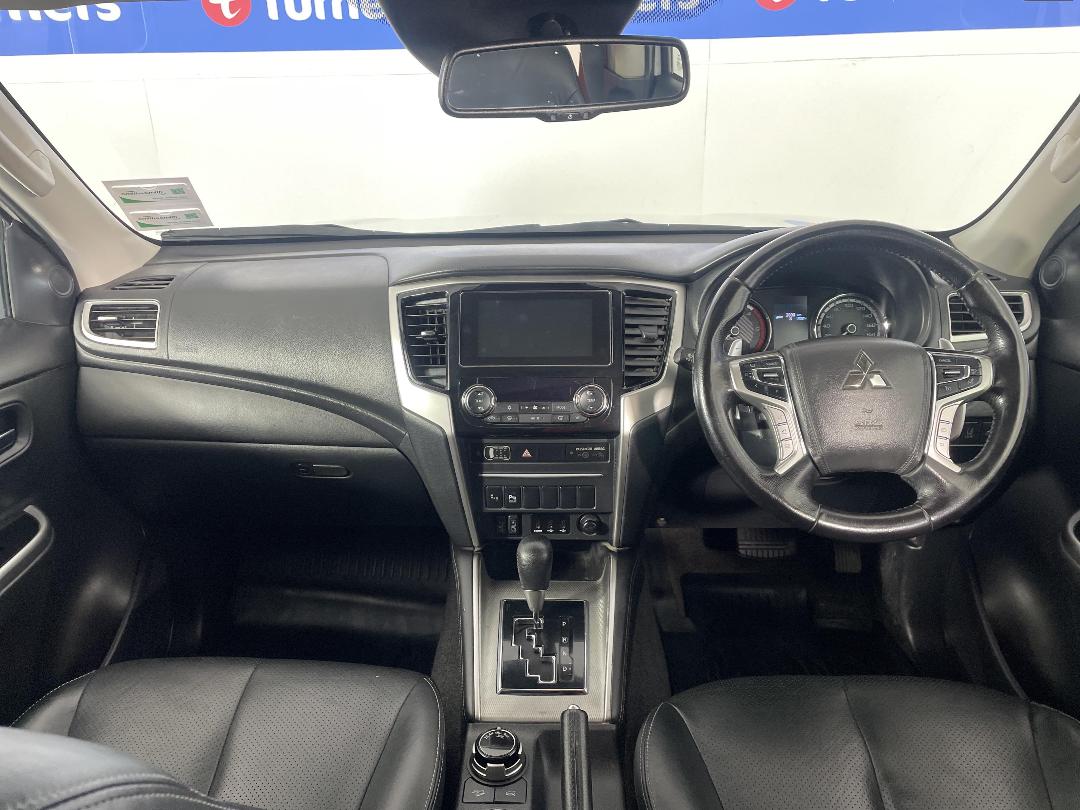 Photo '17' of Mitsubishi Triton