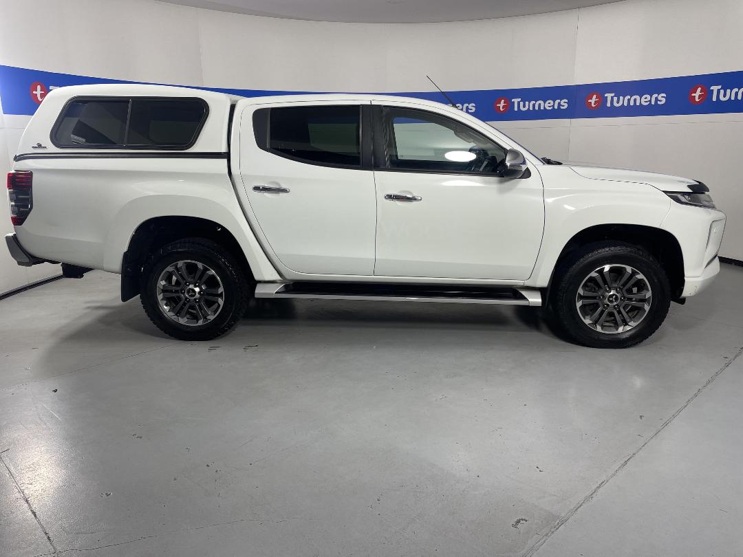 Photo '23' of Mitsubishi Triton