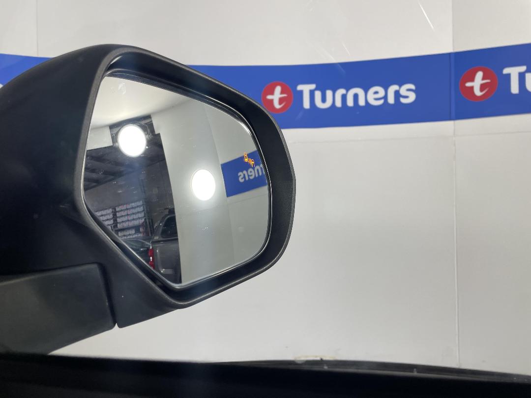 Photo '28' of Mitsubishi Triton