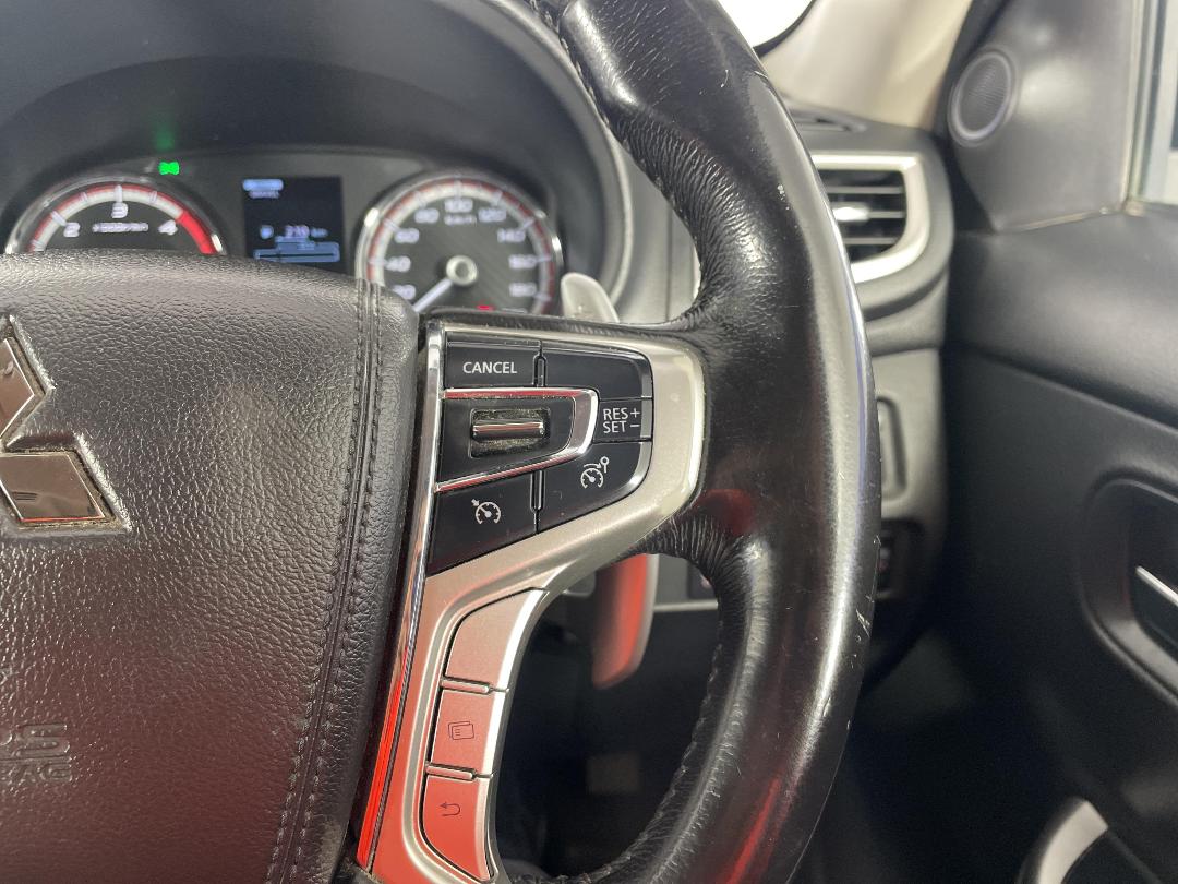 Photo '30' of Mitsubishi Triton