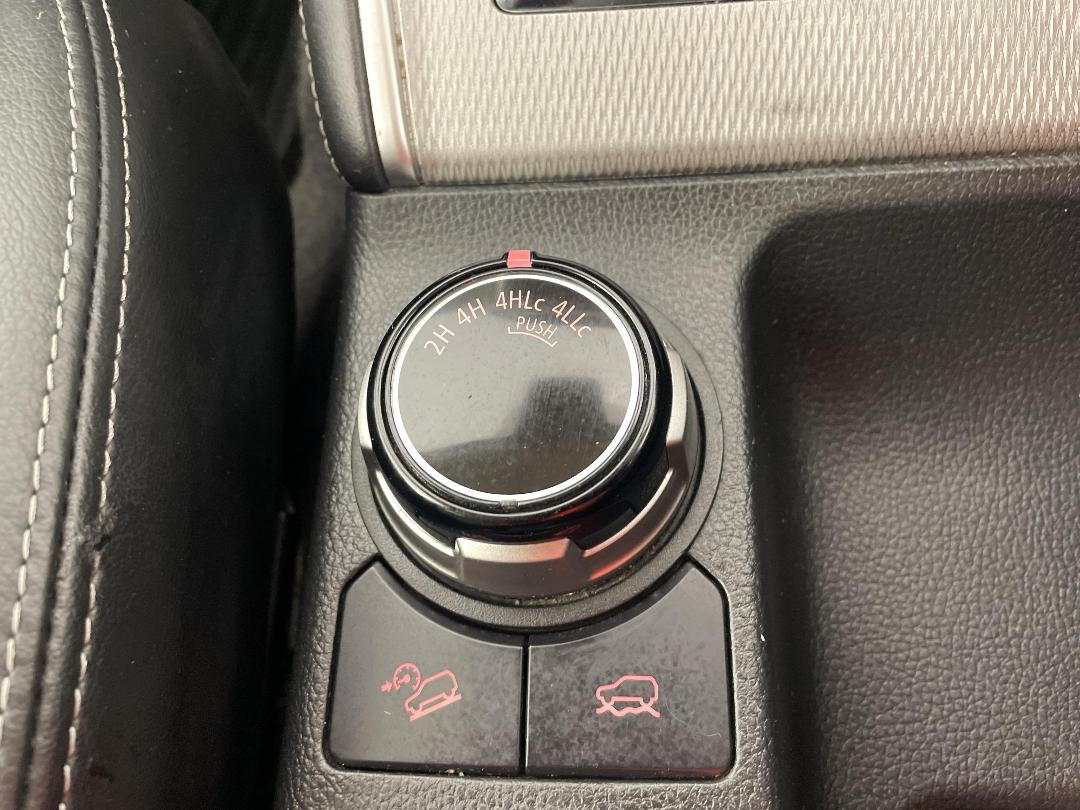 Photo '35' of Mitsubishi Triton