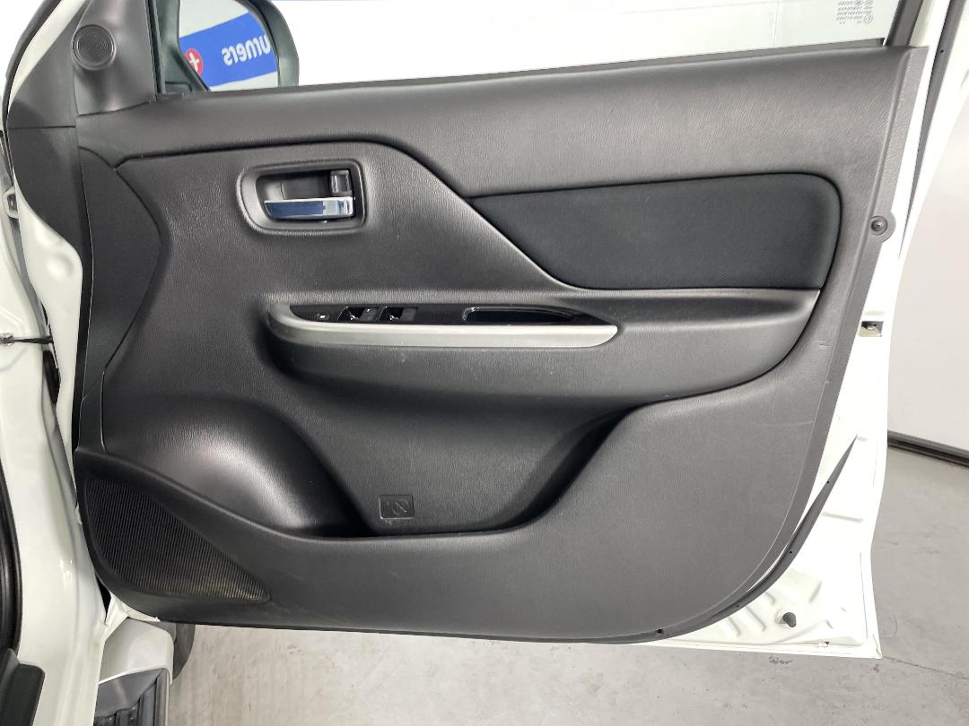 Photo '15' of Mitsubishi Triton Photo '15' of Mitsubishi Triton