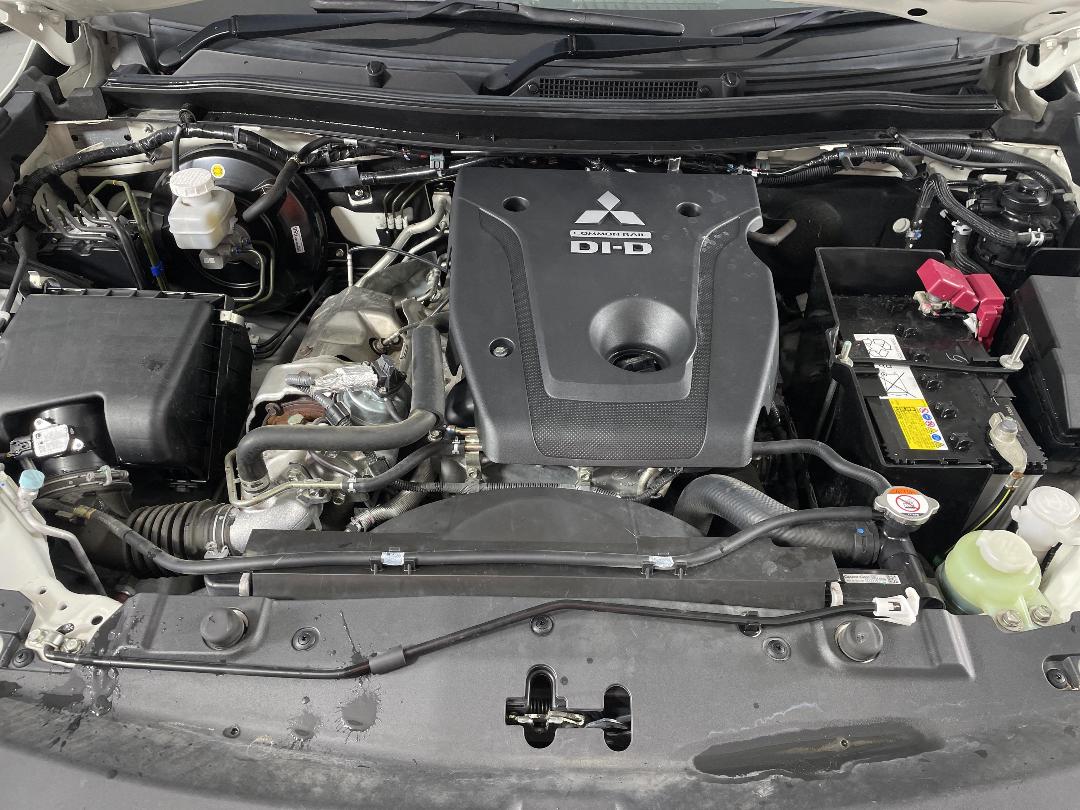 Photo '13' of Mitsubishi Triton