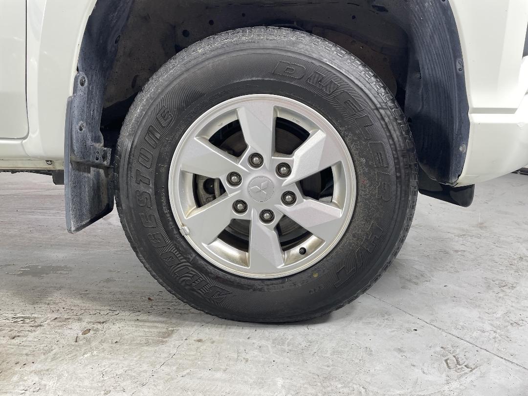 Photo '9' of Mitsubishi Triton