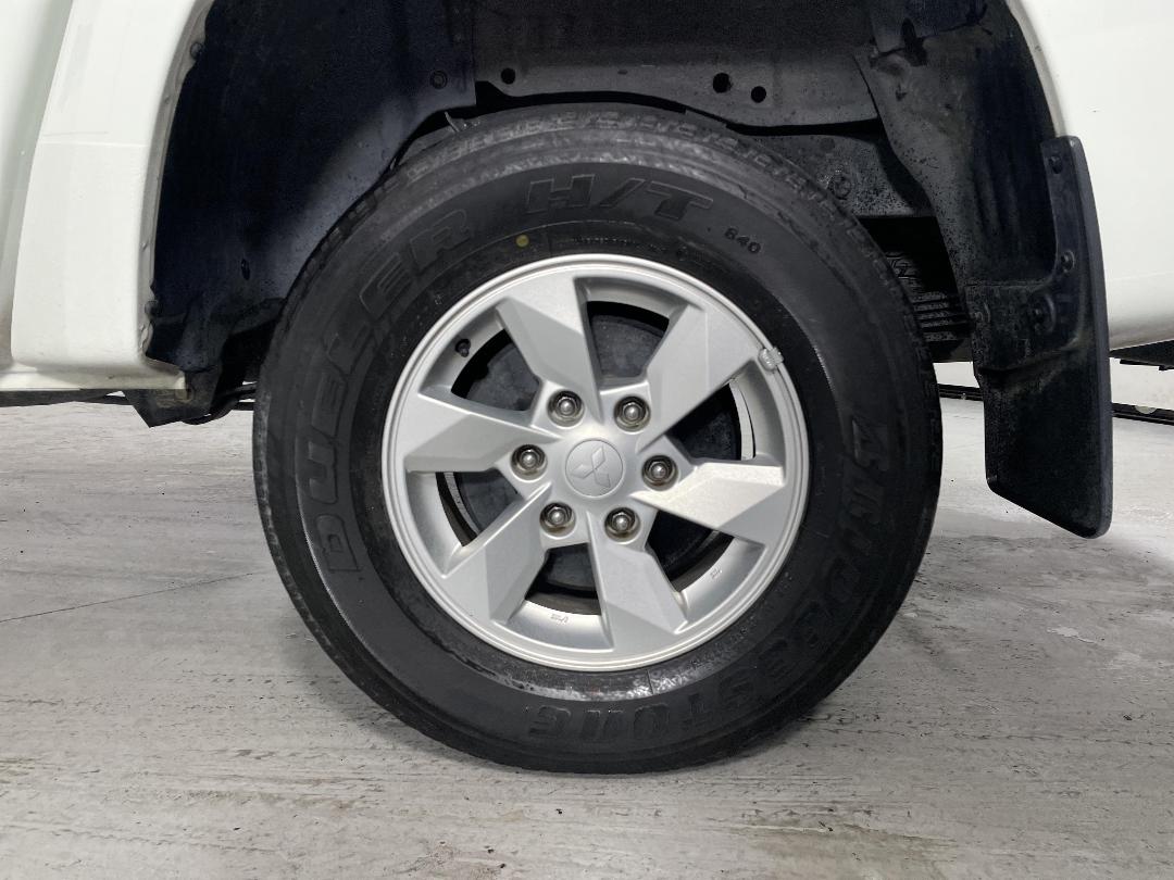 Photo '11' of Mitsubishi Triton