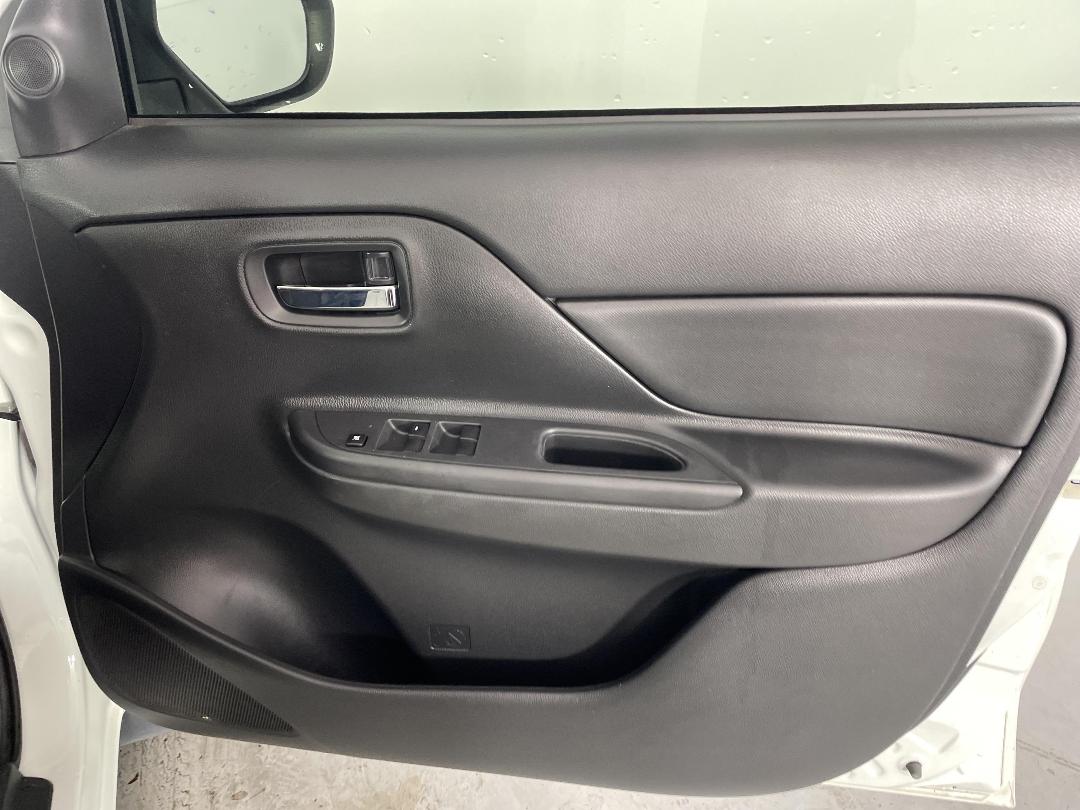 Photo '15' of Mitsubishi Triton