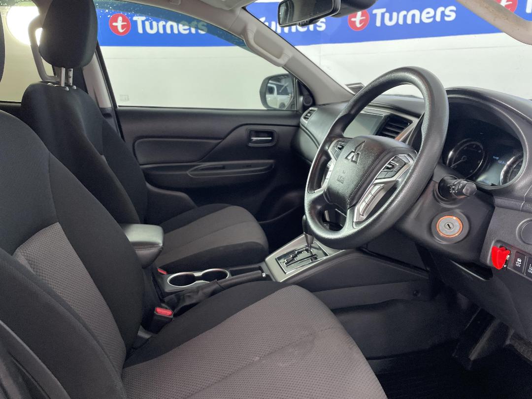 Photo '16' of Mitsubishi Triton