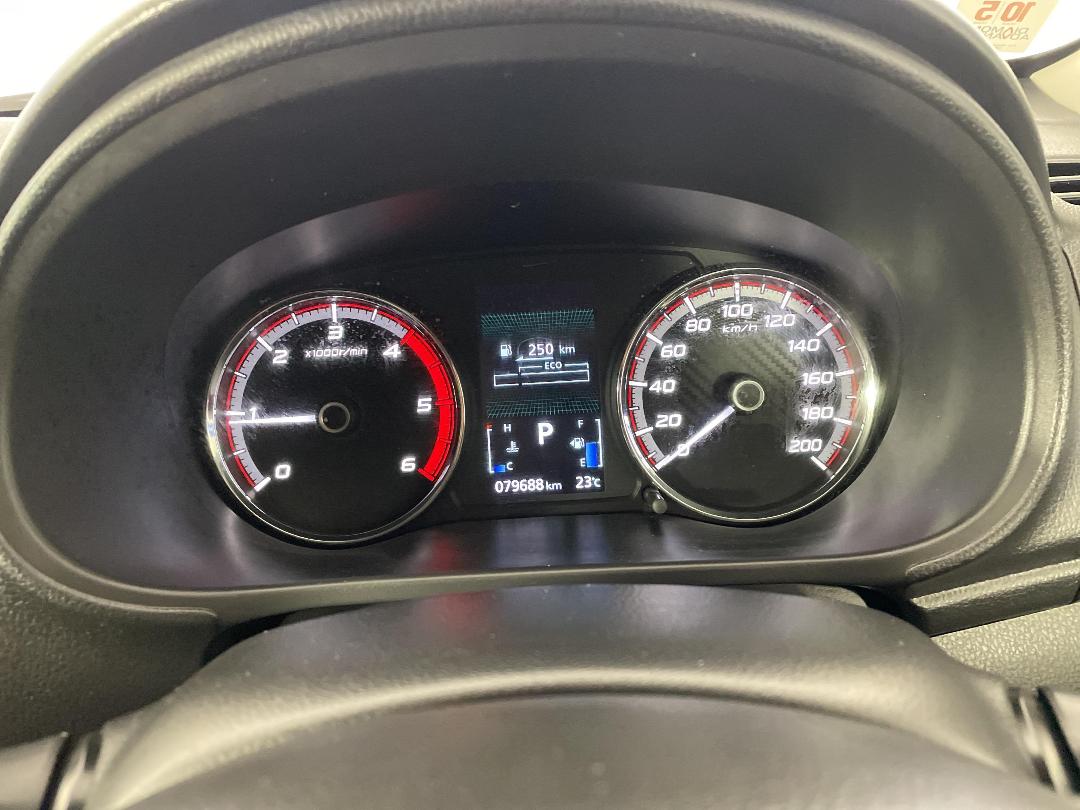 Photo '21' of Mitsubishi Triton