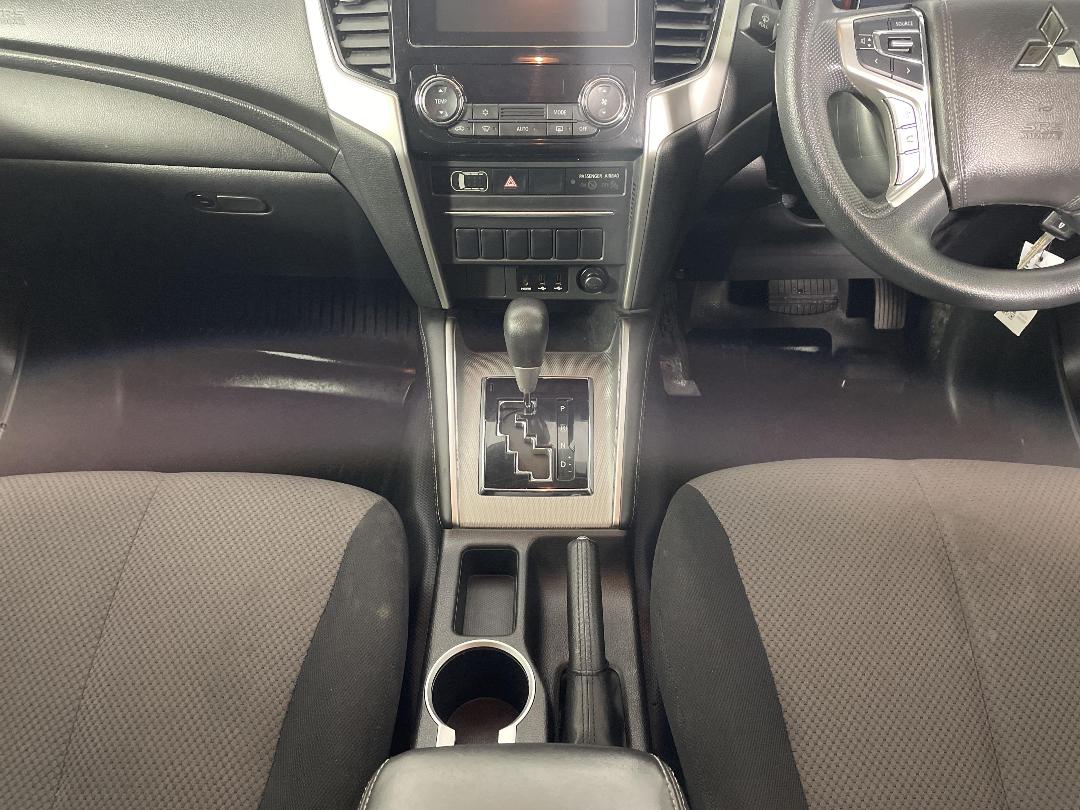 Photo '18' of Mitsubishi Triton