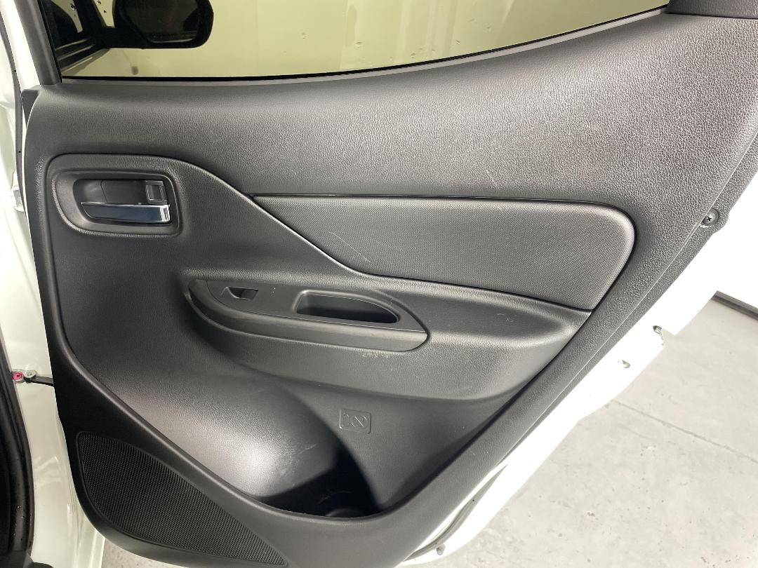 Photo '19' of Mitsubishi Triton