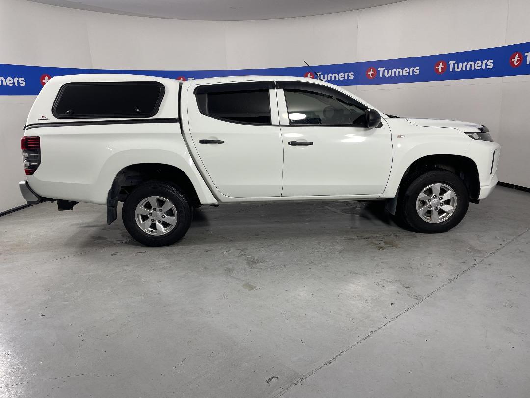 Photo '23' of Mitsubishi Triton