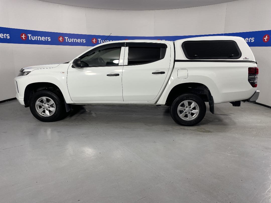 Photo '24' of Mitsubishi Triton