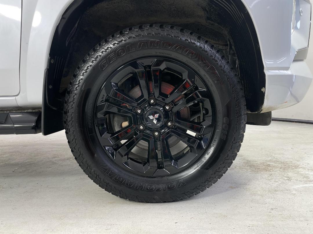 Photo '9' of Mitsubishi Triton