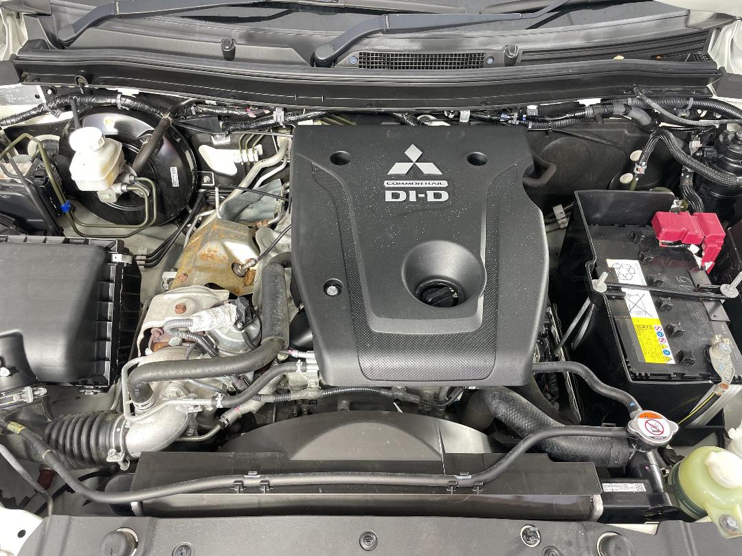 Photo '13' of Mitsubishi Triton