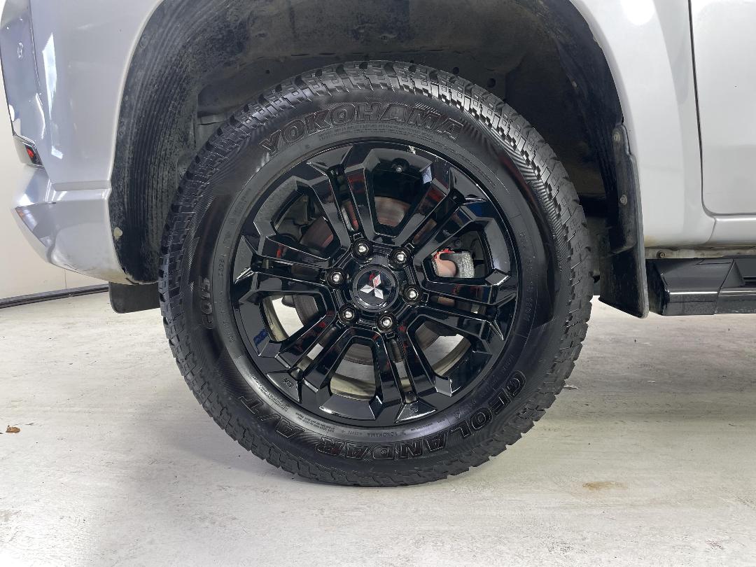 Photo '10' of Mitsubishi Triton