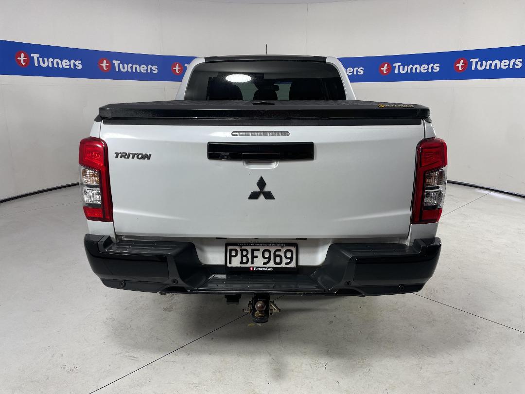 Photo '6' of Mitsubishi Triton