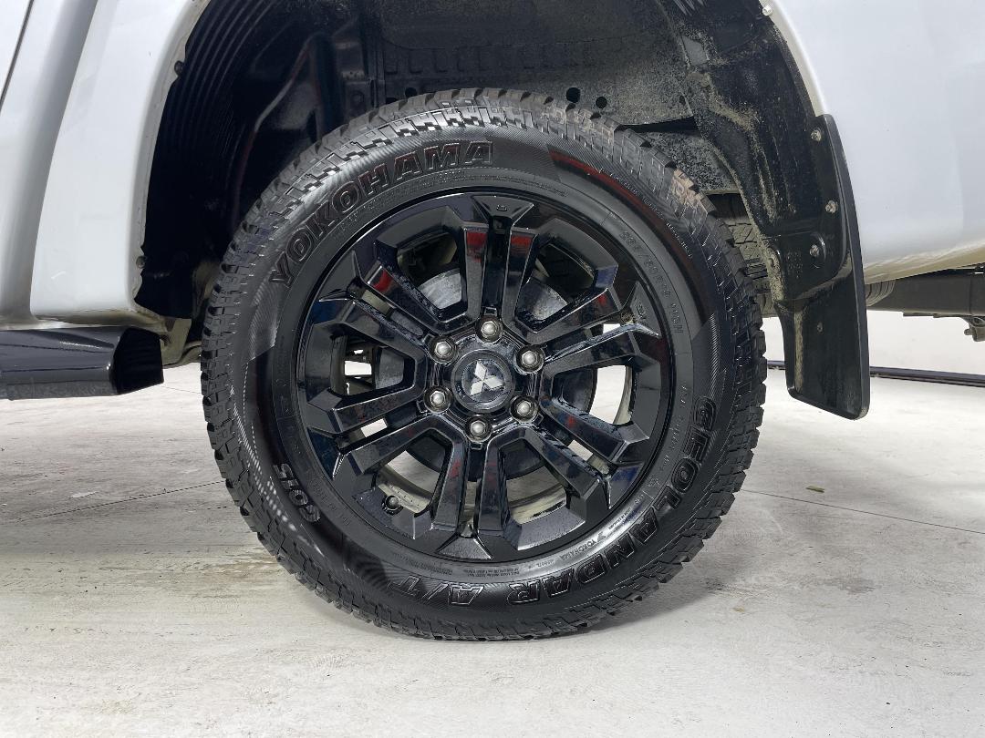 Photo '11' of Mitsubishi Triton