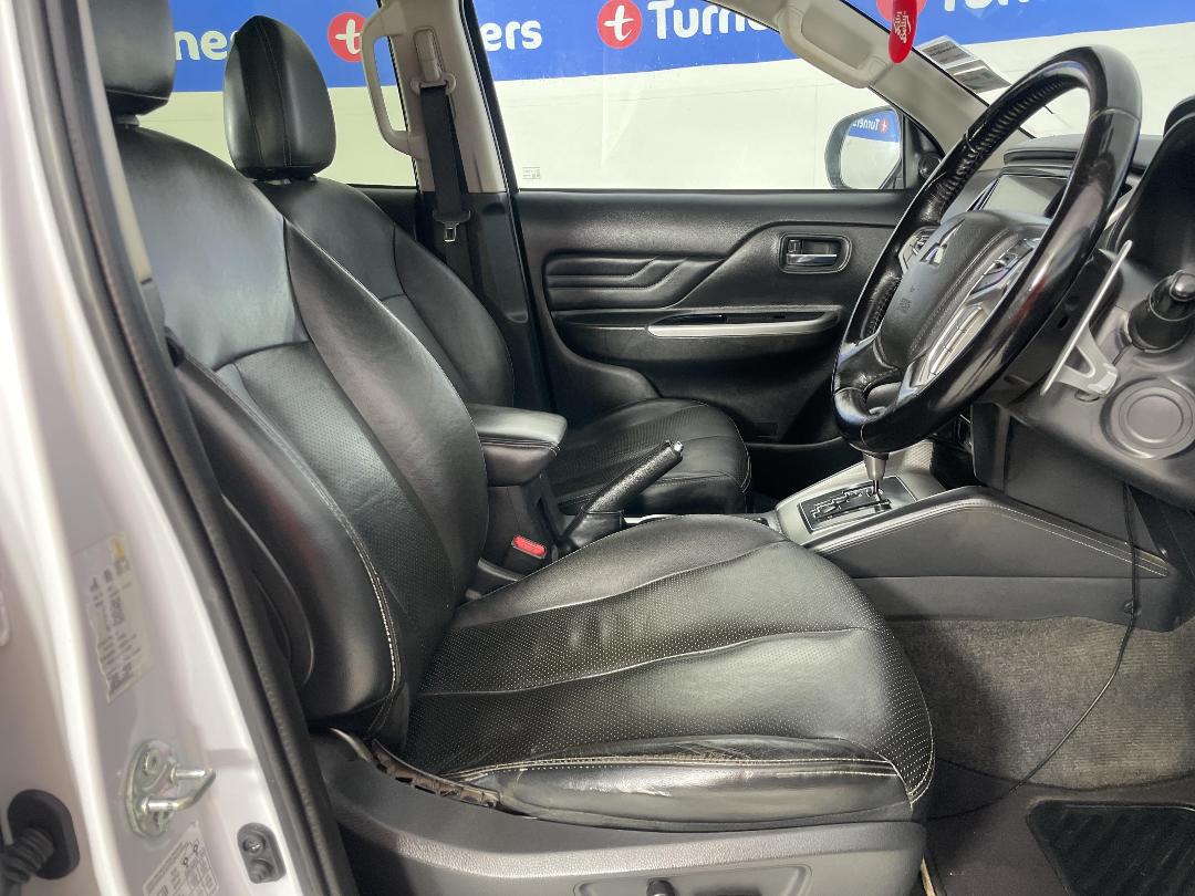 Photo '16' of Mitsubishi Triton