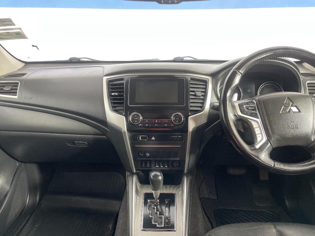 Photo '17' of Mitsubishi Triton