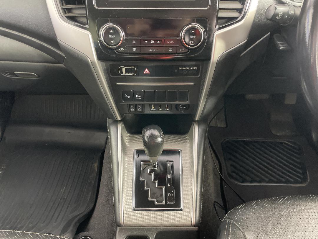 Photo '18' of Mitsubishi Triton