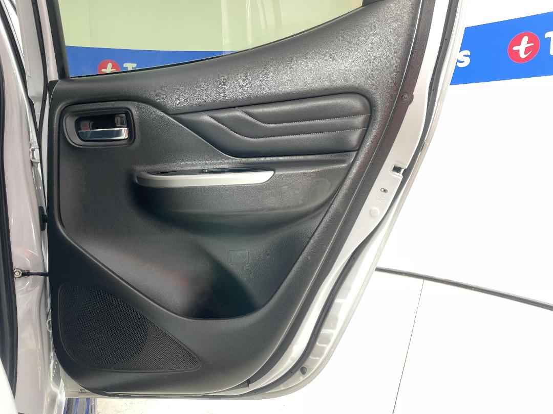 Photo '19' of Mitsubishi Triton