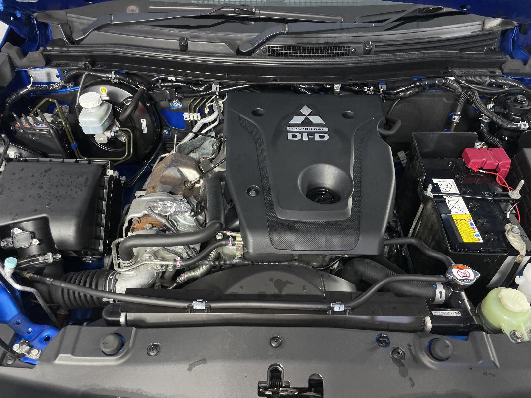 Photo '13' of Mitsubishi Triton