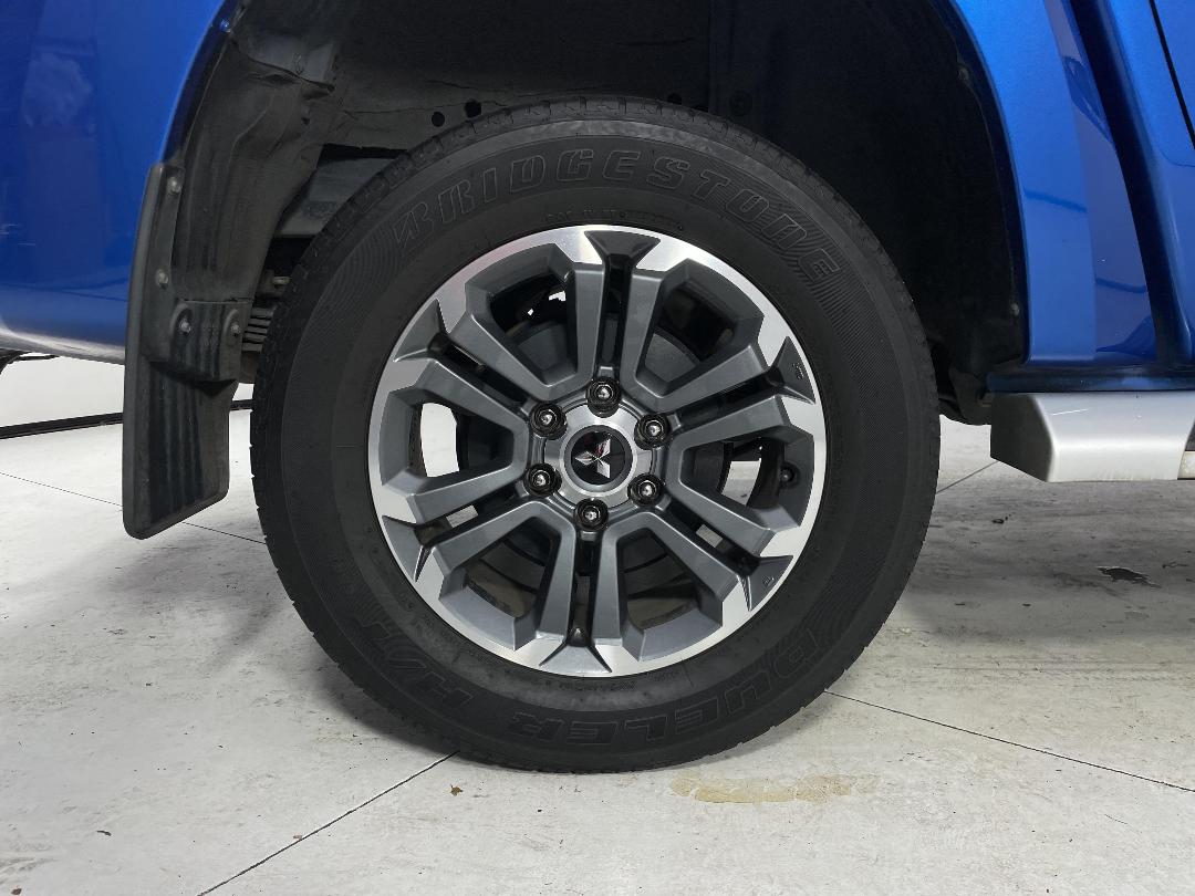 Photo '12' of Mitsubishi Triton