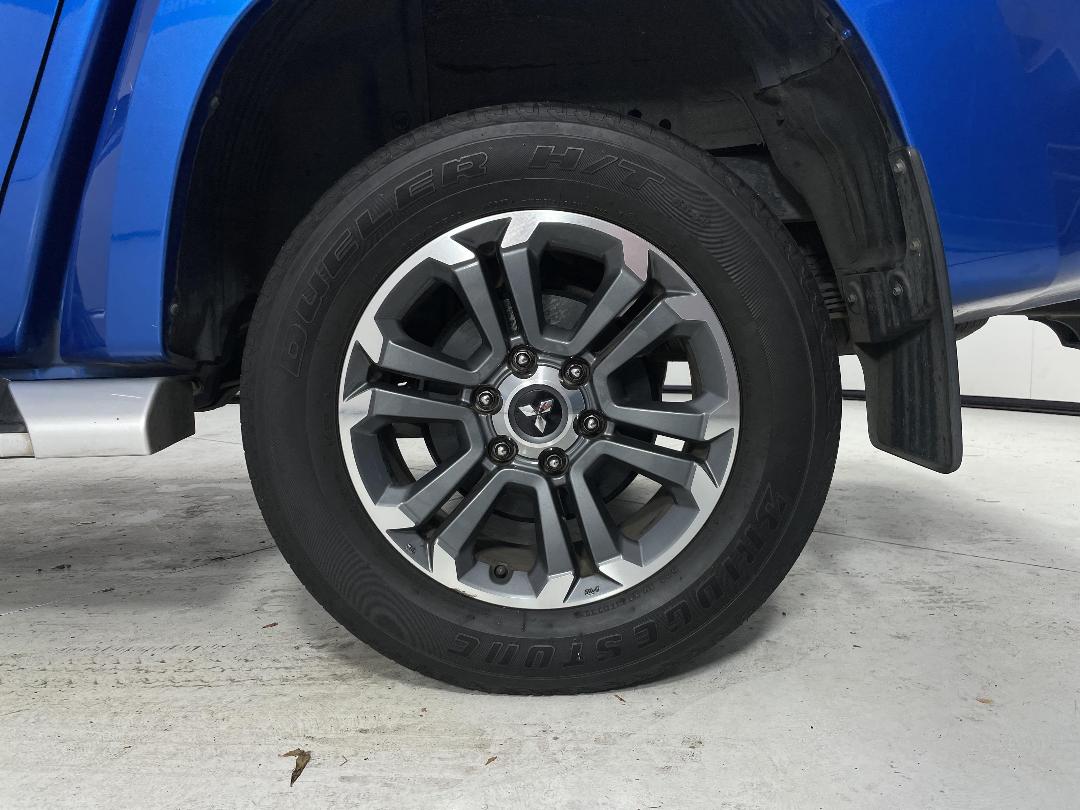 Photo '11' of Mitsubishi Triton