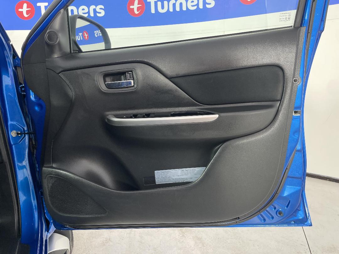 Photo '15' of Mitsubishi Triton