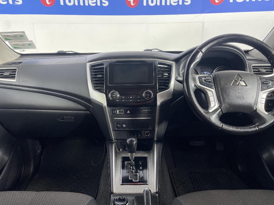 Photo '17' of Mitsubishi Triton