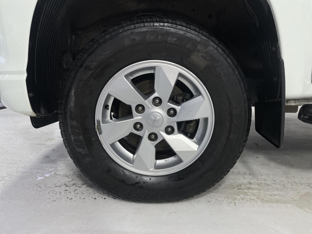 Photo '10' of Mitsubishi Triton