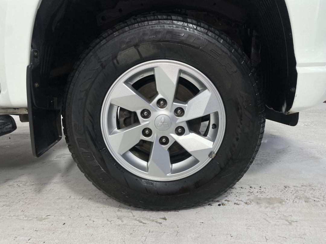 Photo '9' of Mitsubishi Triton