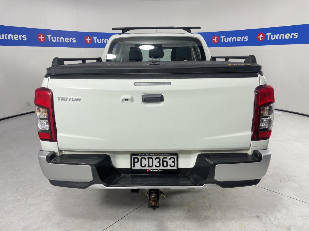 Photo '6' of Mitsubishi Triton