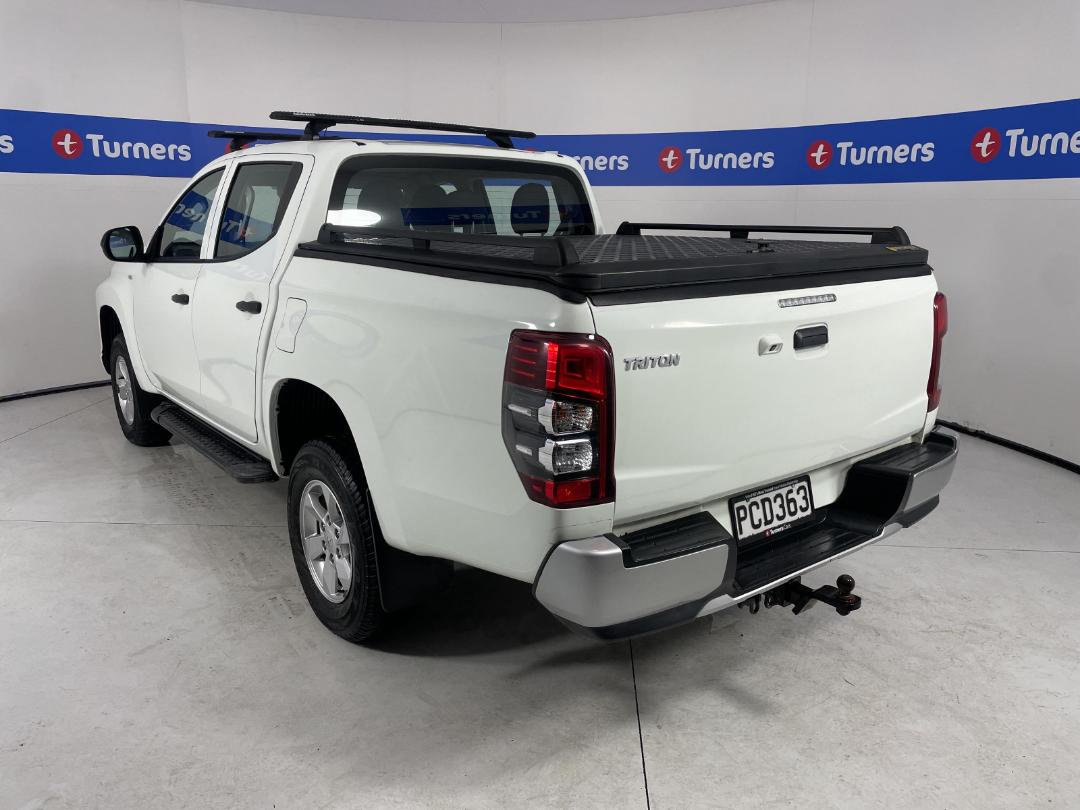 Photo '5' of Mitsubishi Triton