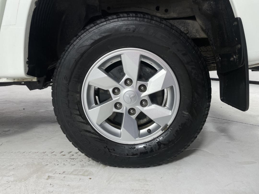 Photo '11' of Mitsubishi Triton